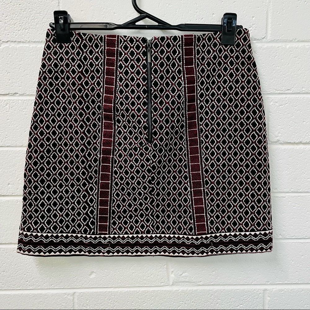 Decjuba. Geometric Embroidered Mini Skirt. Size 10 - Picture 4 of 8